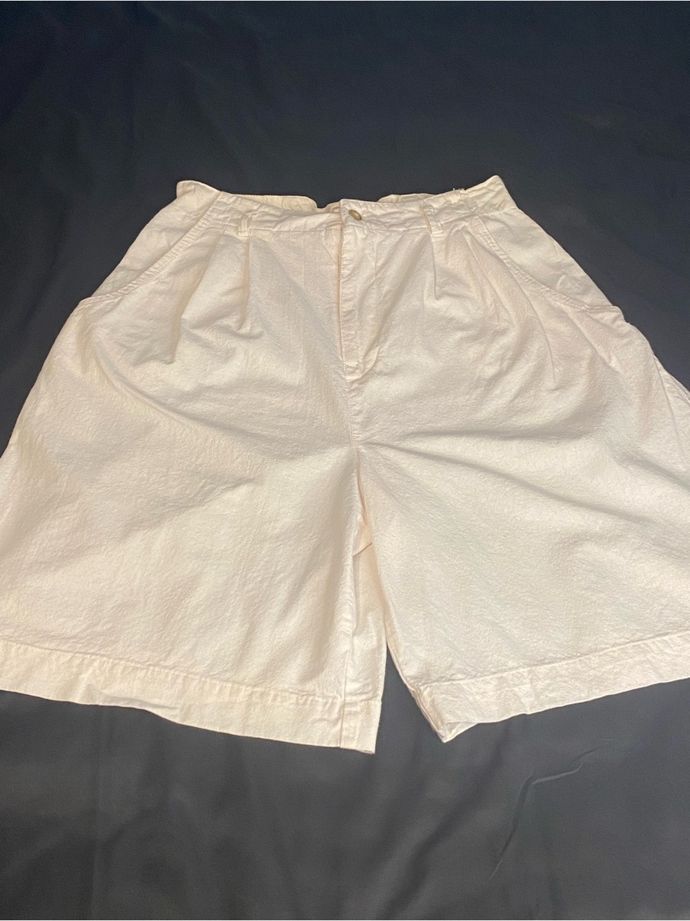 Womans White Shorts by Amanda Fielding Size 12 100% Cotton Excellent Condition